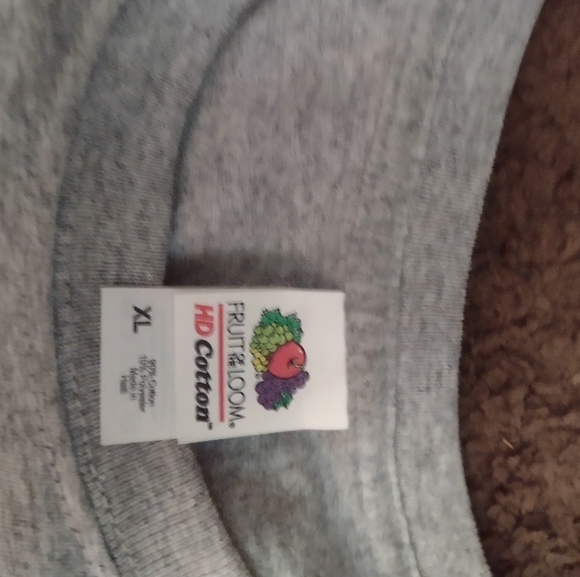 Books and yarn shirt in a gray color and a size extra large - Picture 2 of 2